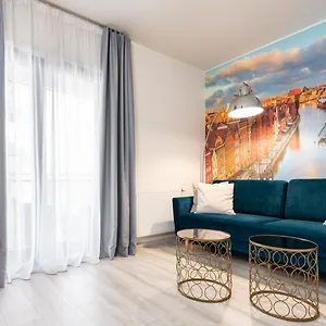 Center Pool & parking Apartament